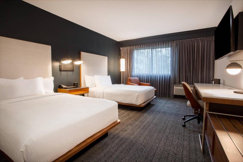 Queen Room with Two Queen Beds - Non-Smoking interior